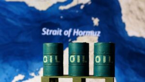 Eo biển Hormuz mở cửa trở lại, dòng chảy dầu phục hồi nhưng thị trường dầu mỏ đối mặt nghịch lý mới, gây nhiều biến động đáng chú ý.