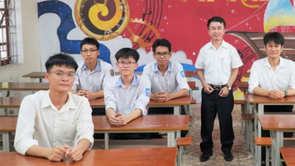 Học trò thủ khoa, á khoa từ Trường THPT Diễn Châu 4 gây ấn tượng với thành tích nổi bật, khẳng định chất lượng giáo dục vùng ven biển xứ Nghệ.