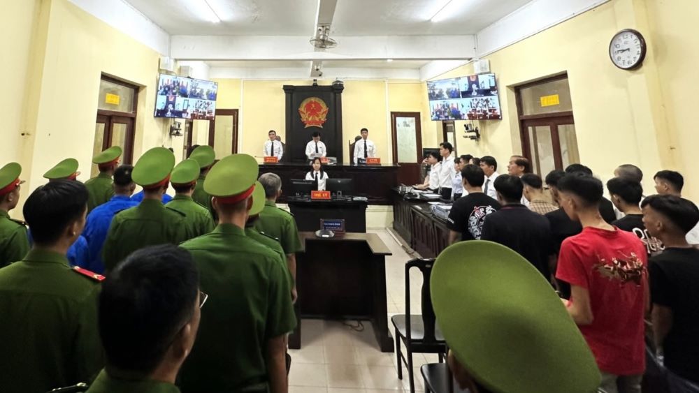 Tòa án tuyên án 44 bị cáo trong vụ 2 nhóm thanh thiếu niên hẹn đánh nhau, gây rối trật tự công cộng. Theo dõi diễn biến vụ án.