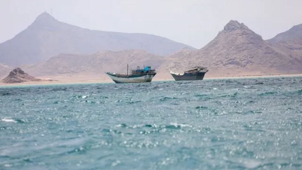 Hai điểm nghẽn năng lượng Hormuz và Bab el-Mandeb có thể làm gián đoạn nguồn cung dầu toàn cầu. Tìm hiểu tác động đến thị trường năng lượng.