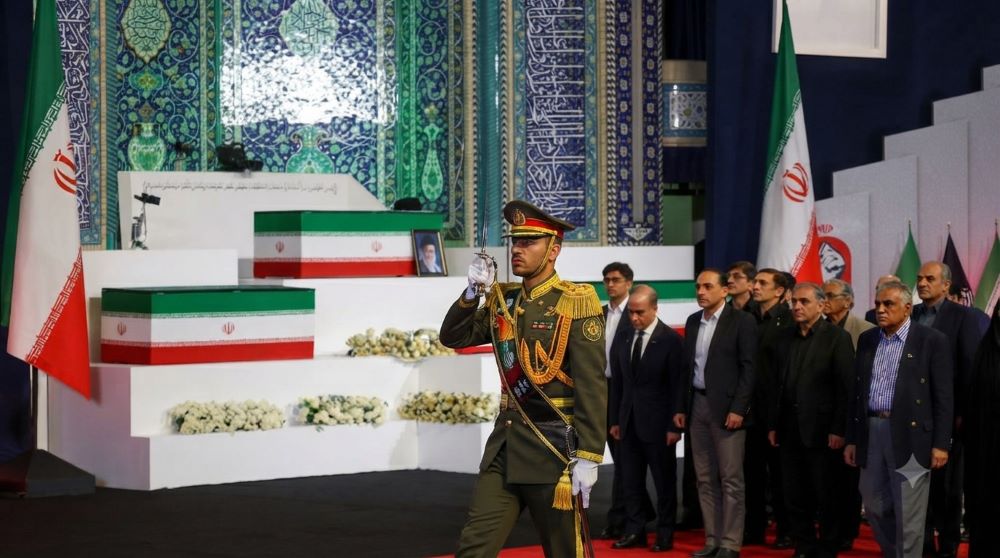 Linh cữu cố Lãnh tụ Tối cao Iran được quàn tại Tehran trước lễ quốc tang lịch sử, thu hút sự quan tâm của dư luận quốc tế.