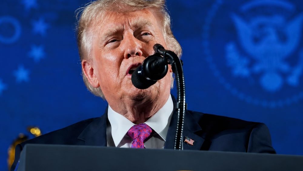 Tổng thống Trump cho biết Mỹ tạm dừng đàm phán một tuần để Iran tổ chức quốc tang, đồng thời nhấn mạnh Tehran muốn đạt thỏa thuận.
