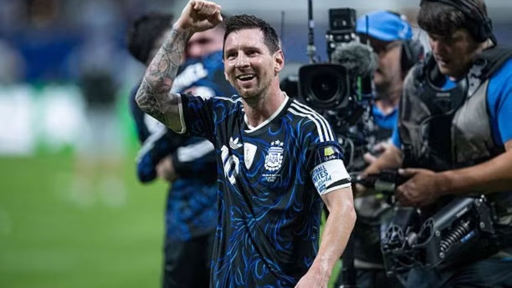 Argentina ngược dòng đánh bại Anh 2-1 để giành vé vào chung kết World Cup 2026. Cập nhật diễn biến nổi bật của trận bán kết kịch tính.
