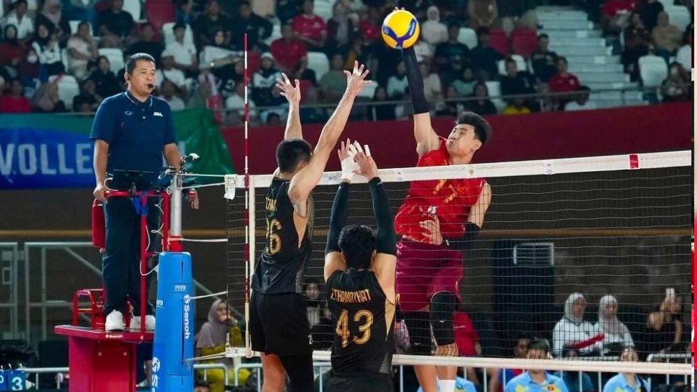 Tuyển bóng chuyền nam Việt Nam lần đầu vô địch chặng 2 SEA V.League sau chiến thắng trước Thái Lan, lập cột mốc lịch sử ở Đông Nam Á.