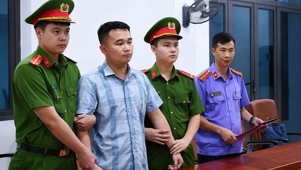 Vụ hơn 140 điểm 10 toán tốt nghiệp: Cơ quan điều tra giữ khẩn cấp một giáo viên Trường THPT chuyên Tuyên Quang để làm rõ vụ việc.