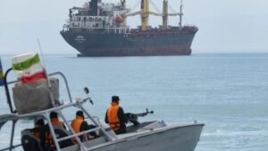 Iran công bố học thuyết quân sự mới, cảnh báo khả năng đáp trả áp đảo Mỹ và tái khẳng định lập trường về eo biển Hormuz.