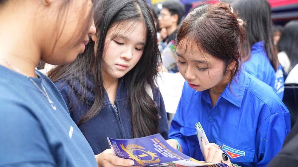 Kỳ thi tốt nghiệp THPT 2 trong 1 gây nhiều tranh luận khi các trường vẫn tổ chức kỳ thi riêng. Liệu có nên tiếp tục duy trì?