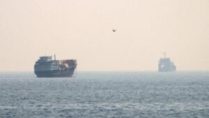 Mỹ ra tối hậu thư với Iran giữa căng thẳng leo thang quanh eo biển Hormuz, làm dấy lên lo ngại về nguy cơ xung đột mới.
