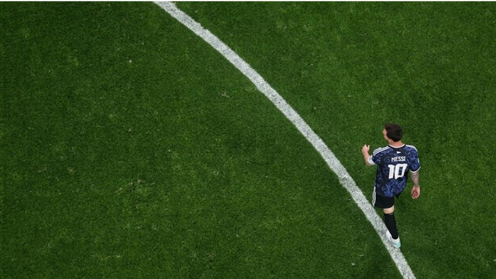 Messi lùi sâu điều tiết lối chơi, tạo khác biệt trước Anh bằng khả năng đọc trận đấu và kéo giãn hàng thủ đối phương.