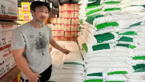 Triệt phá đường dây bột ngọt, hạt nêm giả với lượng lớn tang vật bị thu giữ. Vụ việc làm dấy lên lo ngại về an toàn thực phẩm.