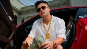Bố đẻ của Mr Pips bị lừa hơn 2,5 tỷ đồng khi tìm cách chạy "kim bài miễn tội" cho con. Diễn biến vụ việc gây chú ý.