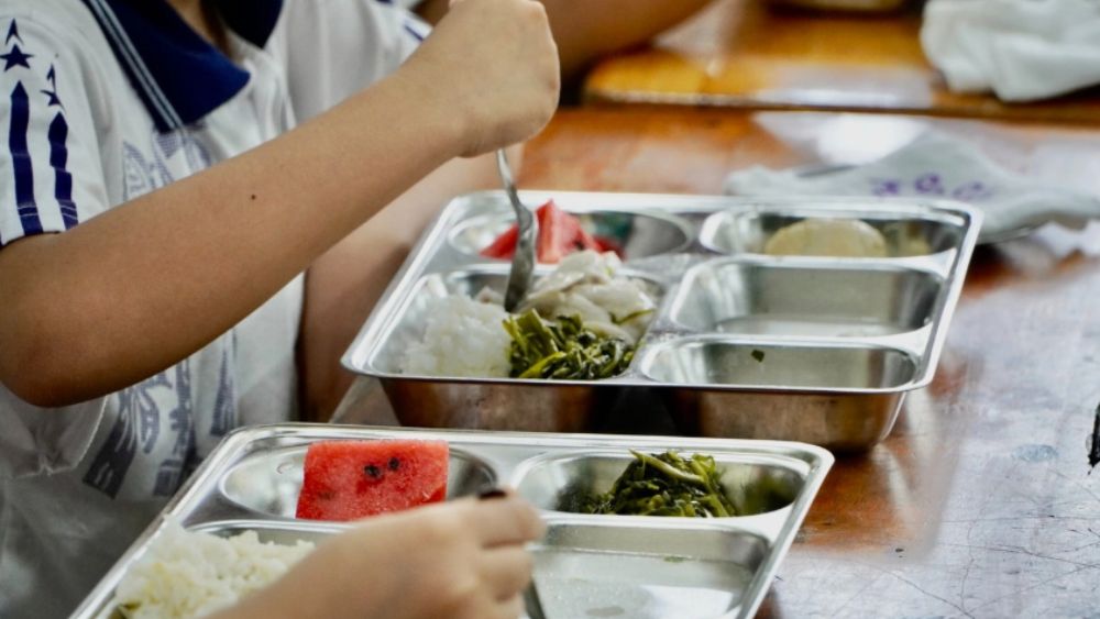 Hà Nội sẽ huy động phụ huynh tham gia giám sát bữa ăn bán trú, tăng cường kiểm tra chất lượng và an toàn thực phẩm tại trường học