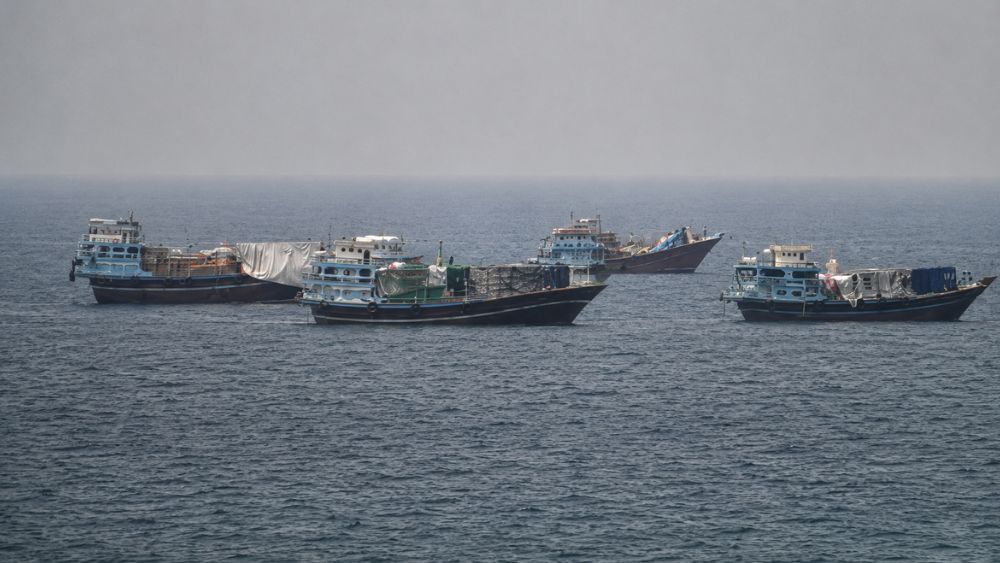 Đàm phán Mỹ - Iran có tiến triển, trong khi eo biển Hormuz tiếp tục là tâm điểm chú ý của thị trường năng lượng và vận tải biển.