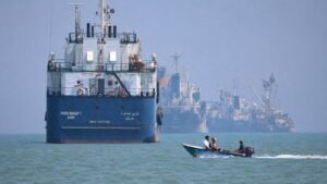 Bất ổn tại eo biển Hormuz làm gia tăng nguy cơ thiếu hụt dầu sau lệnh ngừng bắn Mỹ - Iran. Xem tác động đến thị trường năng lượng.
