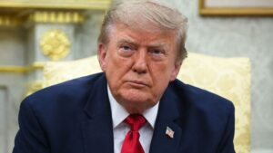 Ông Trump cảnh báo Mỹ sẽ đáp trả mạnh nếu Iran tấn công tàu ở eo biển Hormuz. Xem chi tiết phát biểu và diễn biến mới nhất.
