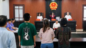 Xử phạt 3 tỷ đồng chủ Facebook bán kim cương, túi hàng hiệu vì che giấu gần 835 tỷ đồng doanh thu, theo diễn biến tại phiên tòa.