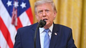 Tổng thống Trump giải thích lý do muốn đưa Iran vào dự luật trừng phạt Nga, hé lộ lập trường mới của Mỹ về vấn đề này.
