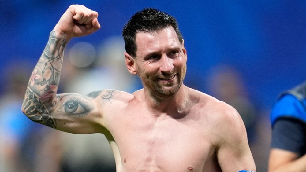 Messi bật khóc sau trận đấu khi Argentina rơi vào tình thế khó khăn, diễn biến gây chú ý với người hâm mộ bóng đá.