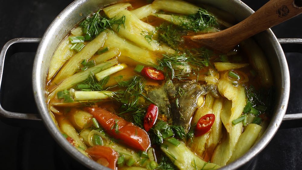 Hai món cá Việt vào top ngon nhất châu Á không chỉ hấp dẫn thực khách mà còn giàu dinh dưỡng. Tìm hiểu giá trị sức khỏe của canh chua cá.