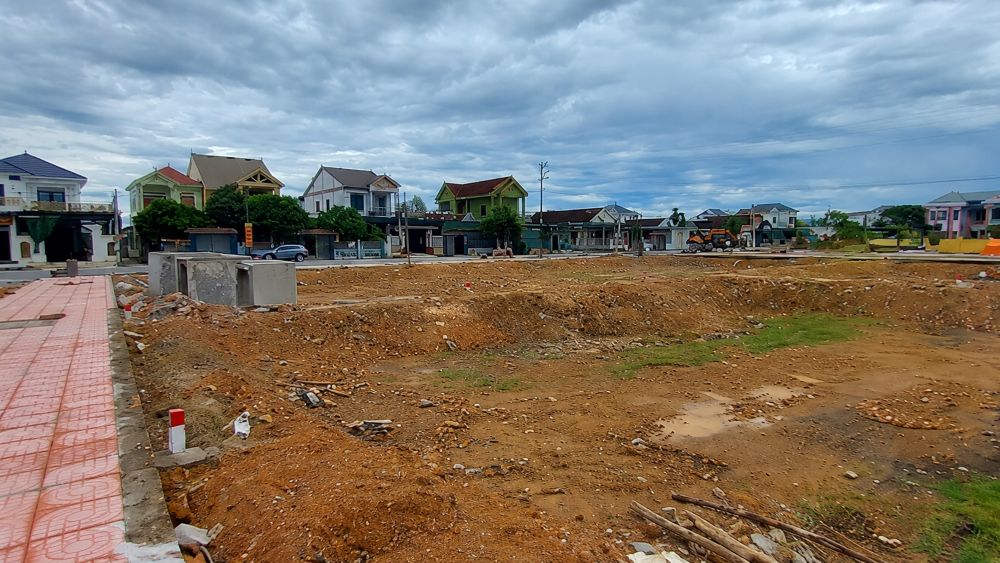 Đất Nghệ An trúng đấu giá gấp hơn 4 lần giá khởi điểm, dấy lên cảnh báo về nguy cơ "sóng ảo" trên thị trường.