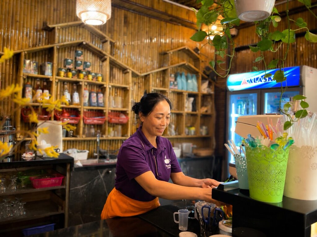 Hà Thị Ngọc Lan làm việc tại quán cà phê ở Vĩnh Phúc, khép lại hành trình nhiều biến cố bằng nhịp sống bình dị thường ngày.
