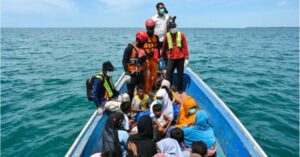 Lật tàu ngoài khơi Myanmar khiến hàng trăm người Rohingya mất tích, Liên Hợp Quốc cảnh báo hơn 500 người có thể thiệt mạng.