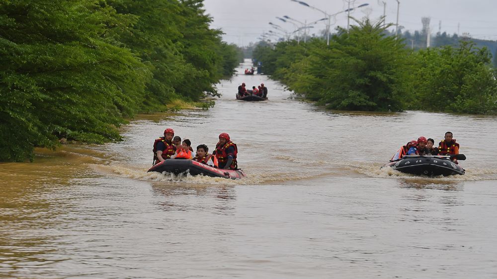 Mưa lũ tại Quảng Tây gây thiệt hại nặng, trong bối cảnh châu Á mưa lớn và châu Âu ghi nhận nắng nóng kỷ lục.