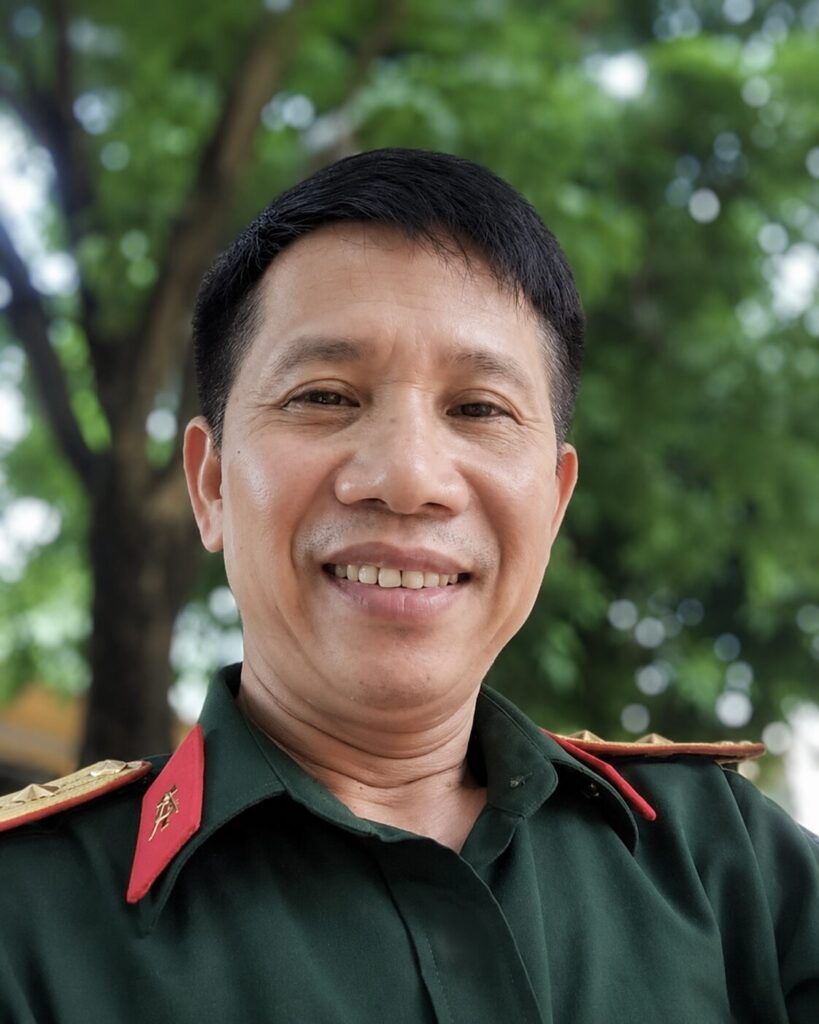 Chân dung Trung tá Phạm Ngọc Lai trong quân phục, ghi lại diện mạo đời thường của nhân vật trong phóng sự về hành trình người lính thép.