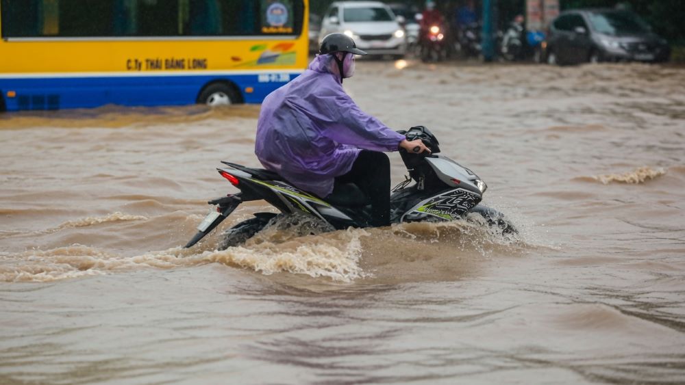 Miền Bắc sắp đón mưa rất lớn từ 18/7, nguy cơ ngập lụt và dông lốc gia tăng trên diện rộng, kéo dài nhiều ngày.